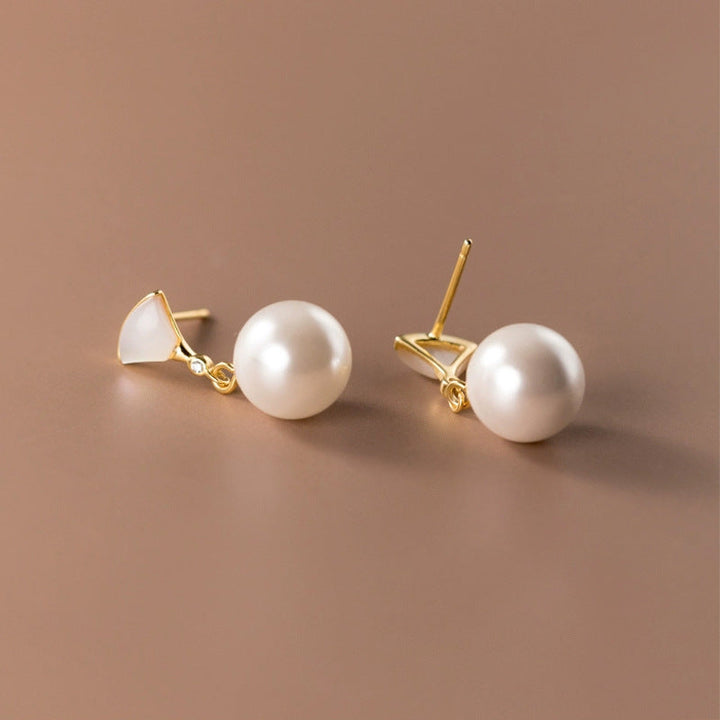 Lyca - Chic Golden Pearl Earrings