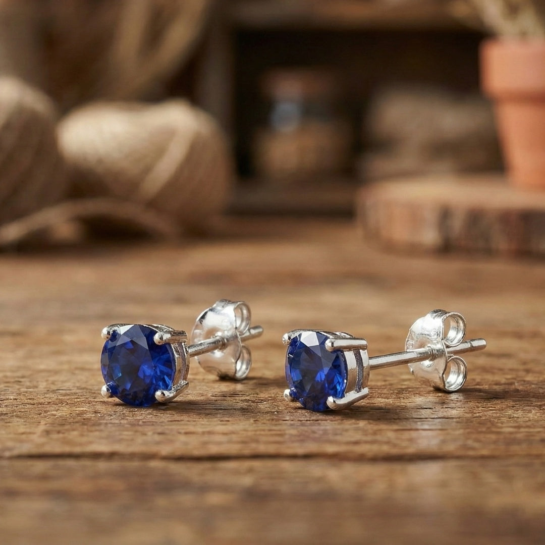 Arlina - Classic Stud Earrings