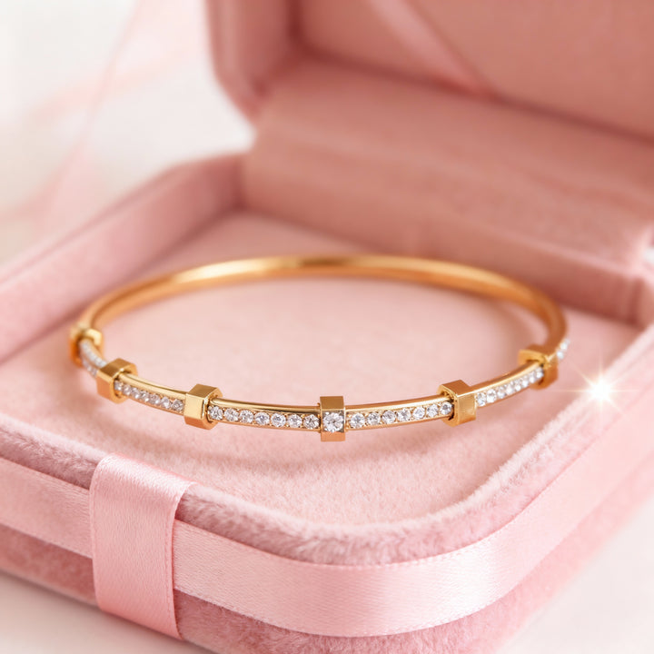Fabia - Elegant Twist Bracelet
