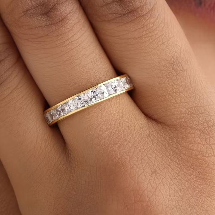 Jessie - Elegant Luxury Spark Gold Ring