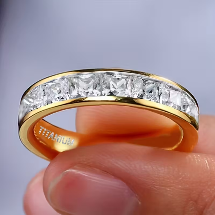 Jessie - Elegant Luxury Spark Gold Ring
