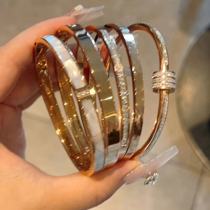 Xyza - Elegant Bracelet Set